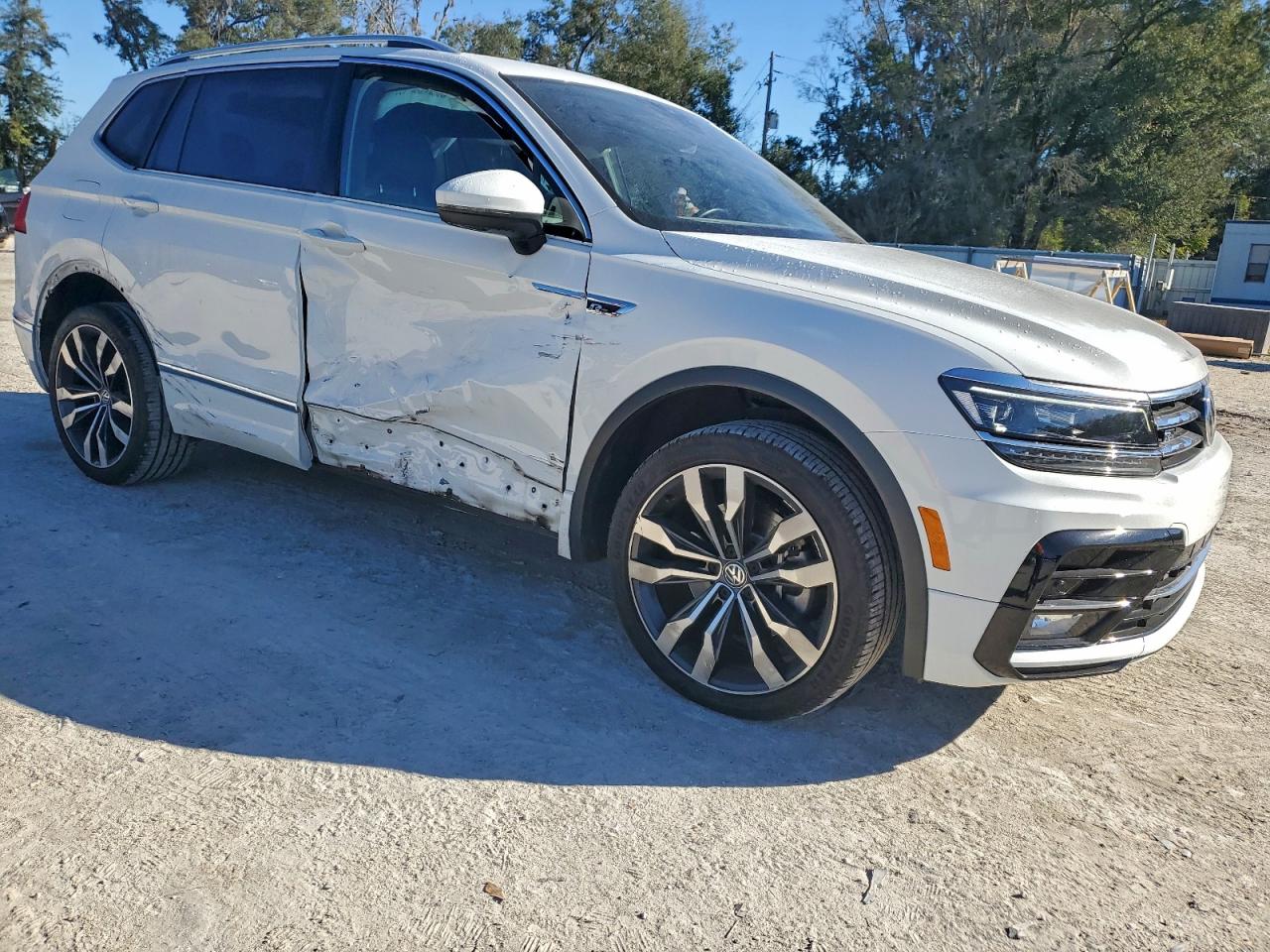 2021 VOLKSWAGEN TIGUAN SEL PREMIUM R-LINE photo 4