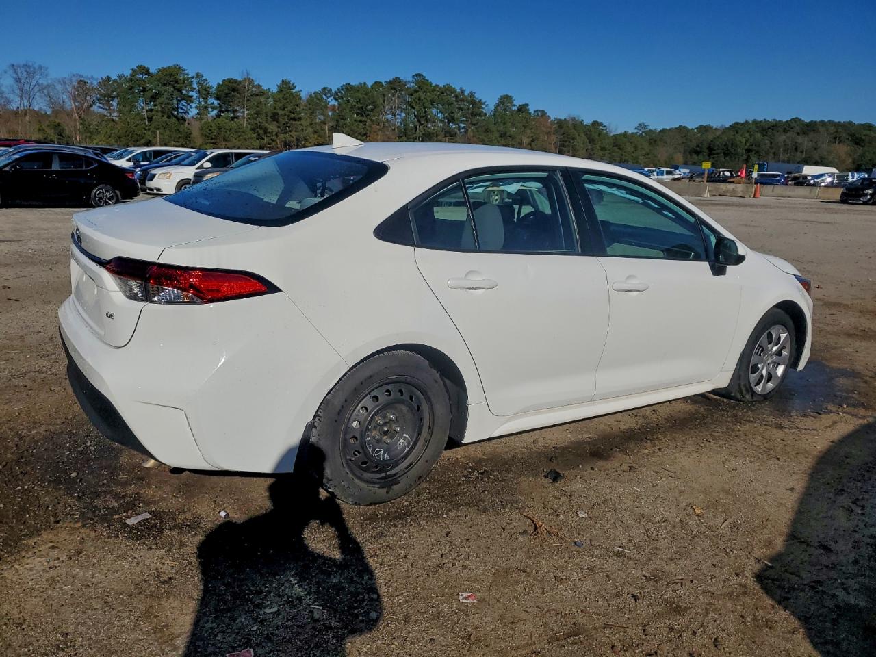 2025 TOYOTA COROLLA LE photo 3