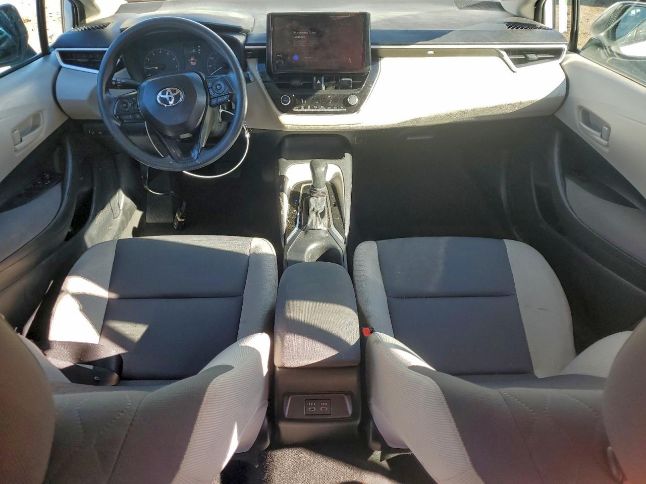 2025 TOYOTA COROLLA LE photo 8
