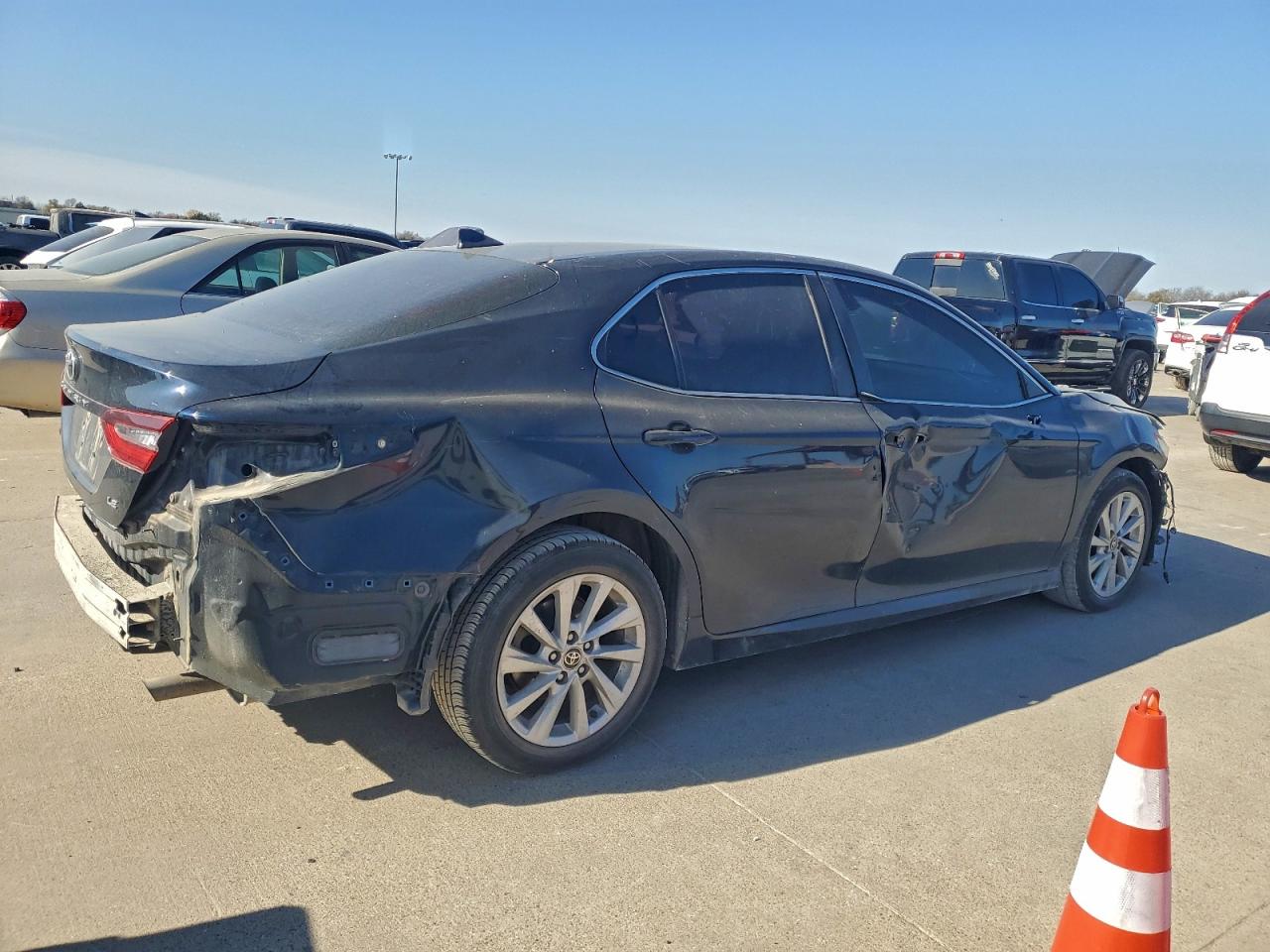 2021 TOYOTA CAMRY LE photo 3