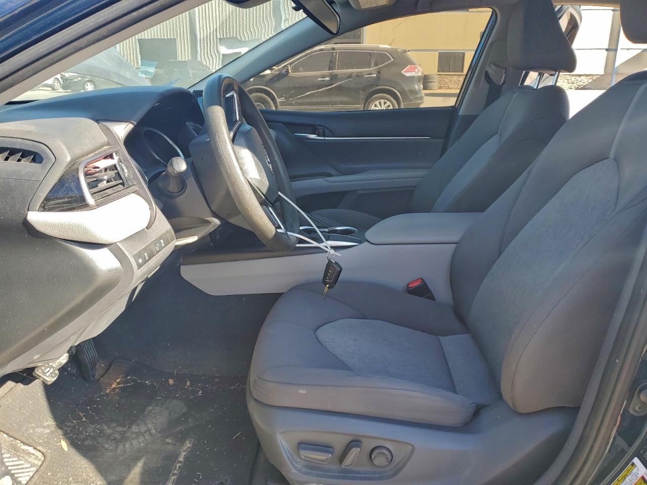 2021 TOYOTA CAMRY LE photo 7