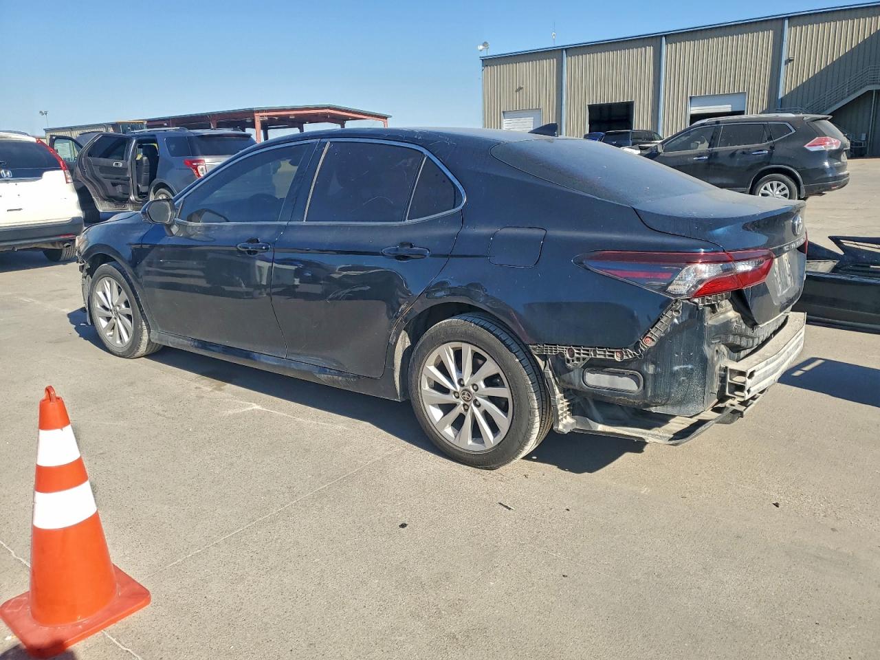 2021 TOYOTA CAMRY LE photo 2