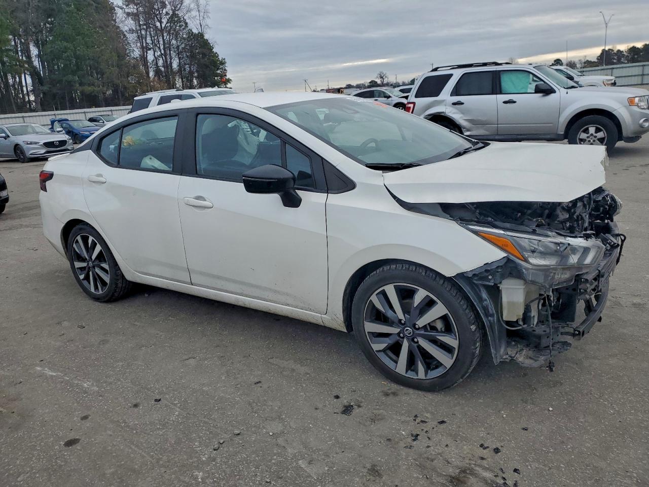 2021 NISSAN VERSA SR photo 7