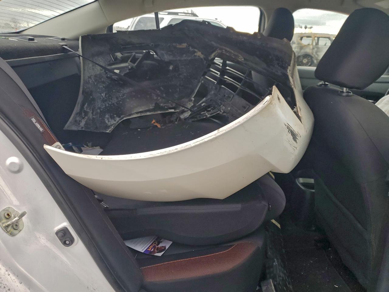 2021 NISSAN VERSA SR photo 19