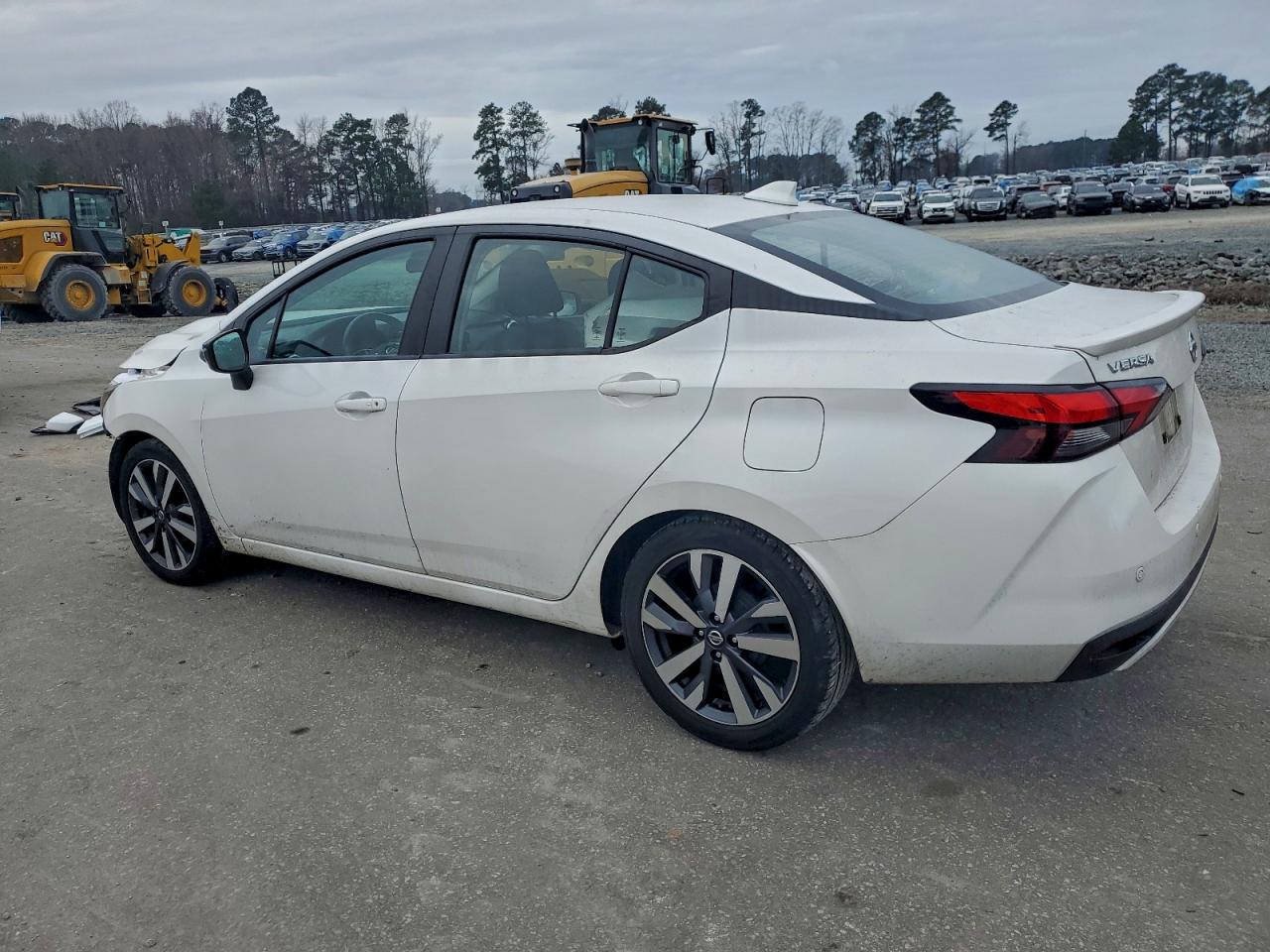 2021 NISSAN VERSA SR photo 3