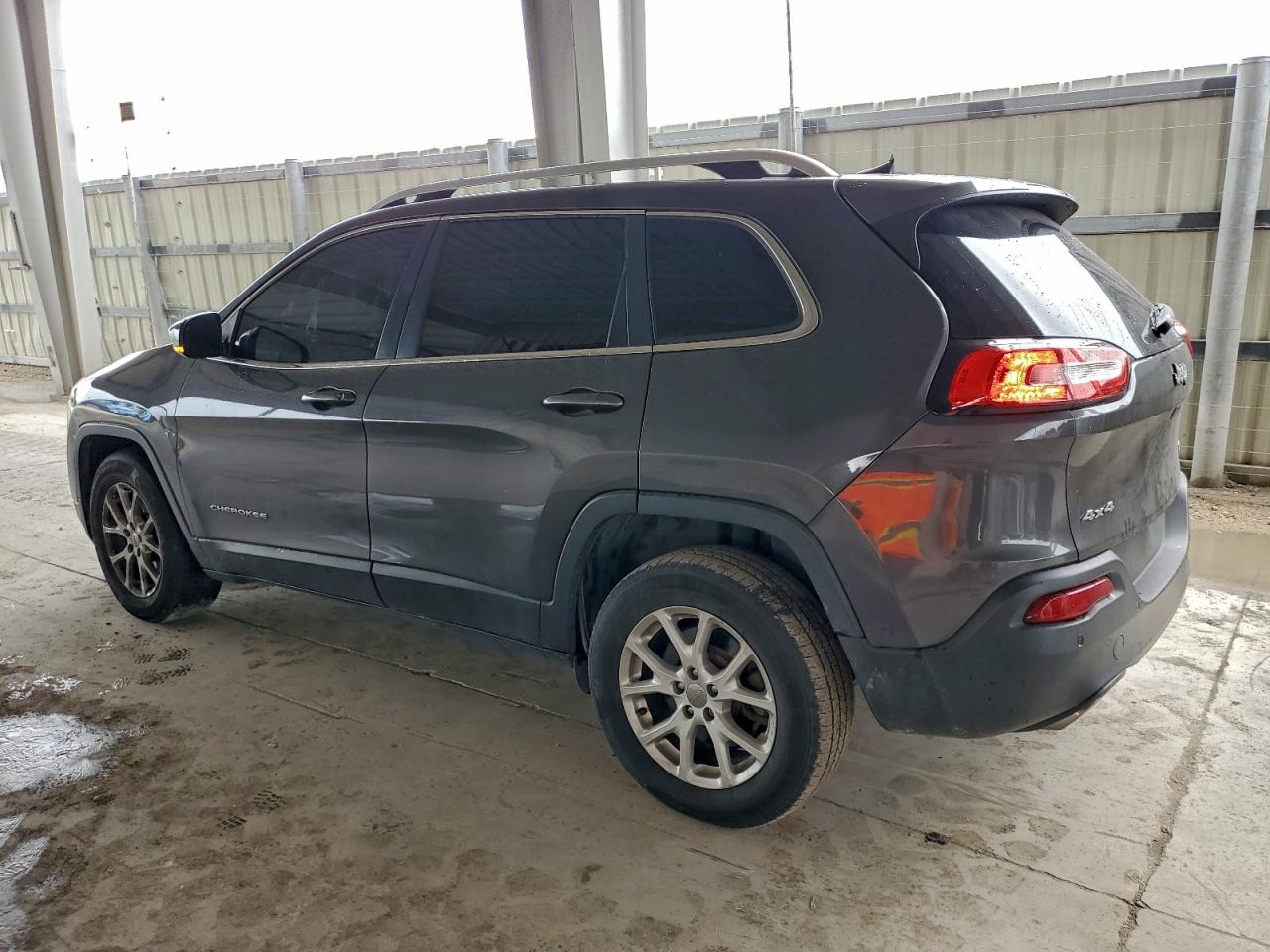 2016 JEEP CHEROKEE LATITUDE photo 2