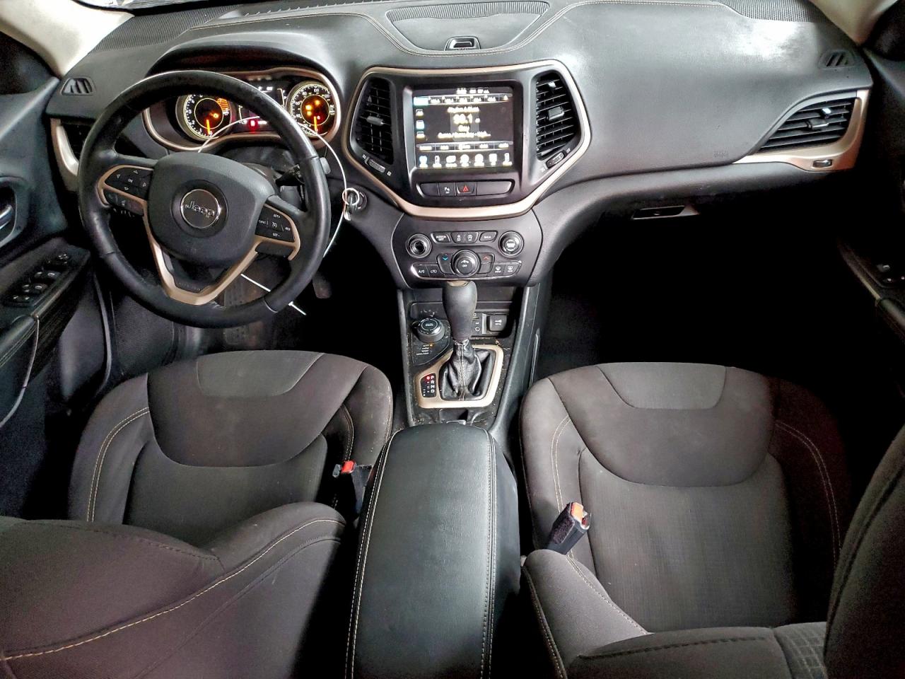 2016 JEEP CHEROKEE LATITUDE photo 8
