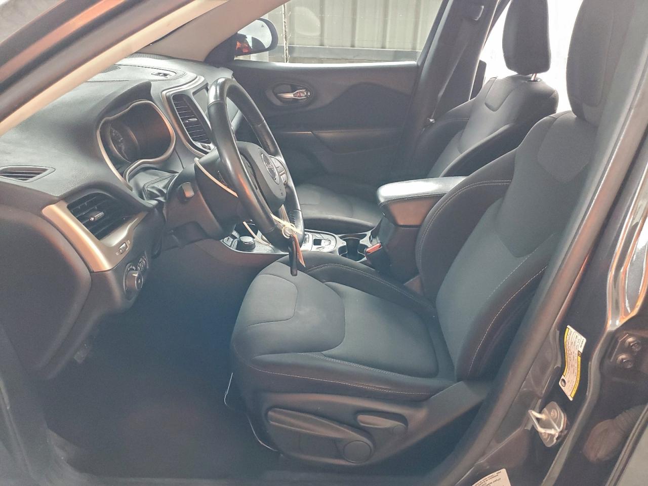 2016 JEEP CHEROKEE LATITUDE photo 7
