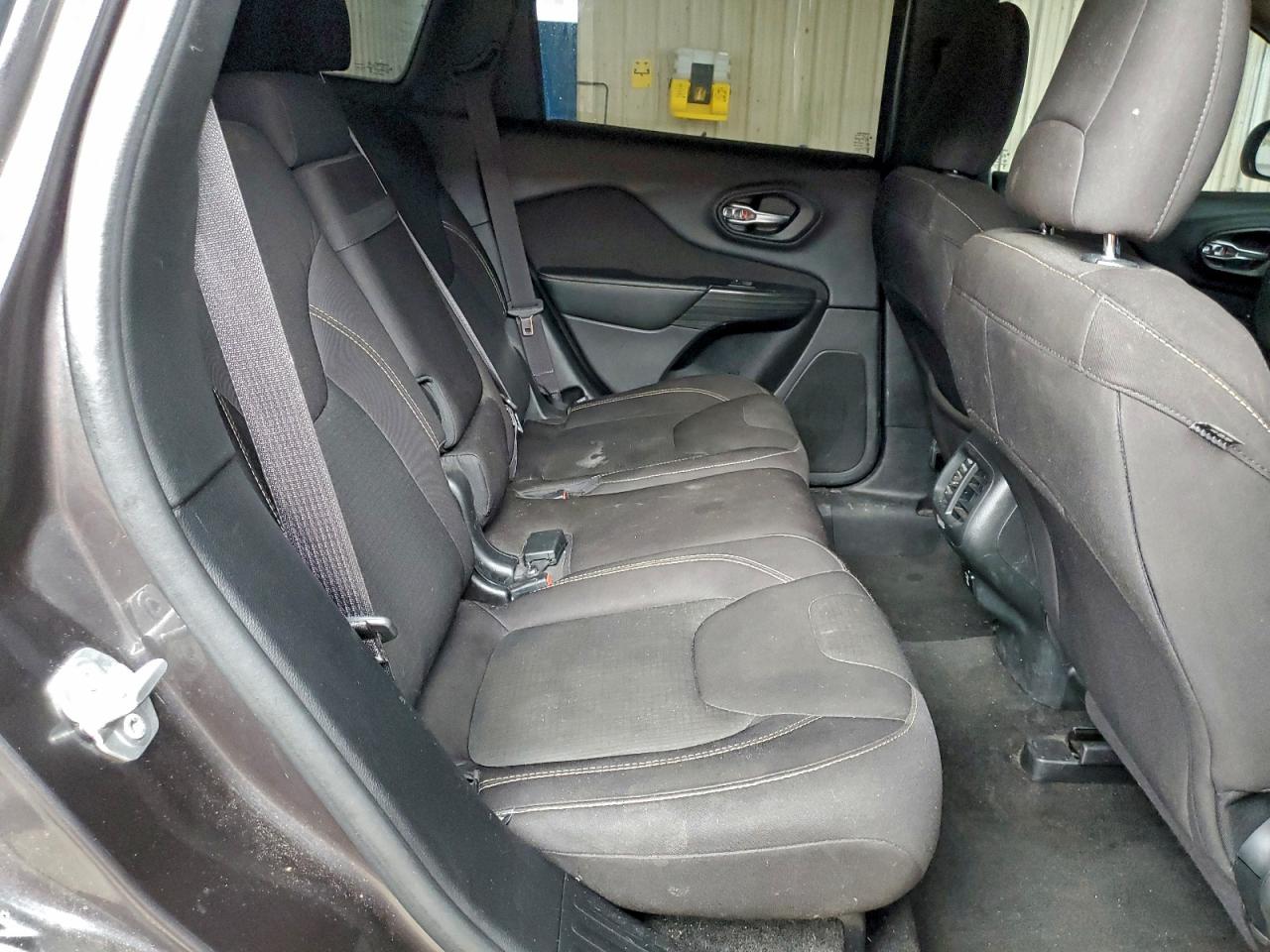 2016 JEEP CHEROKEE LATITUDE photo 11