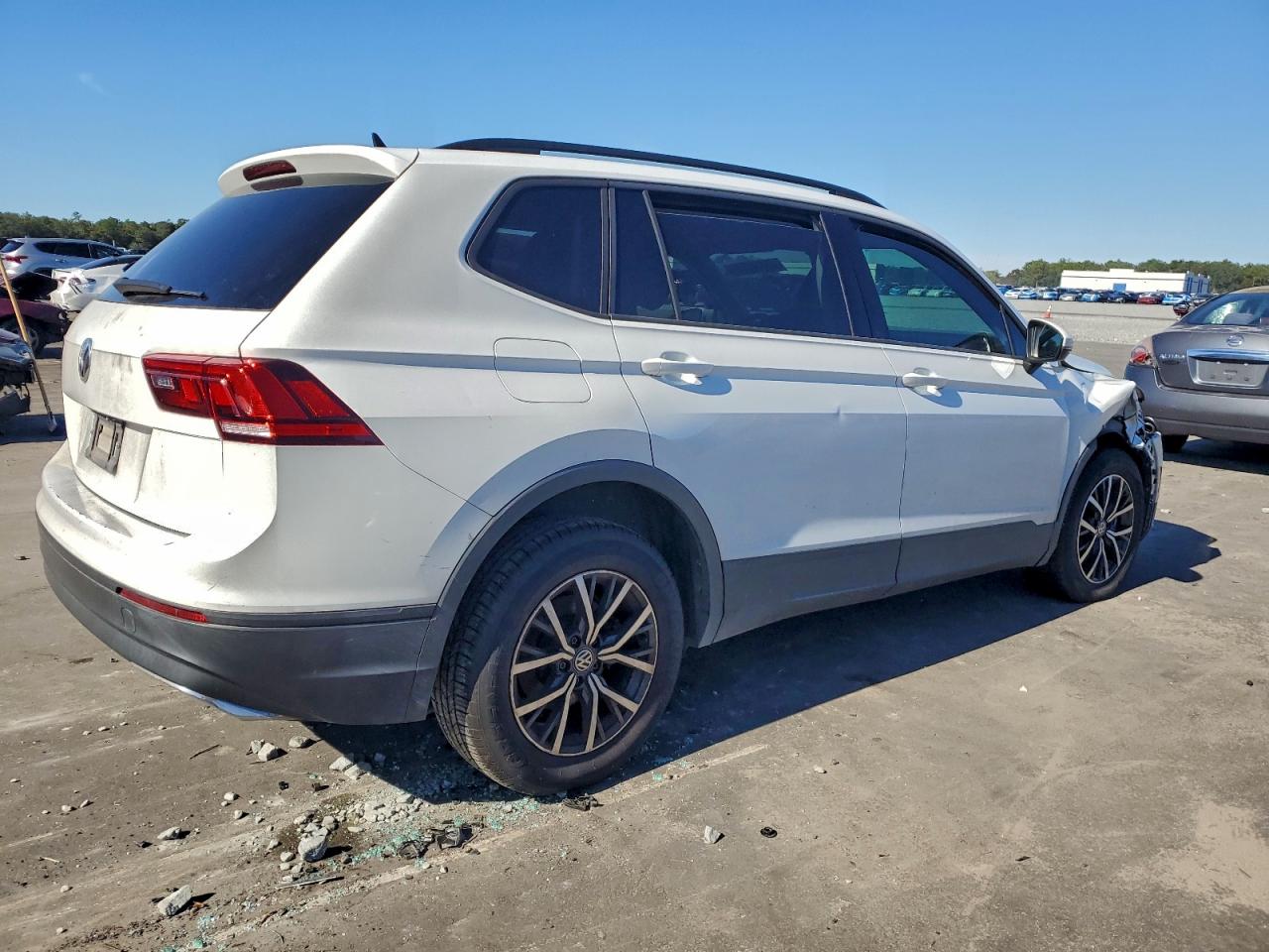 2021 VOLKSWAGEN TIGUAN S photo 3