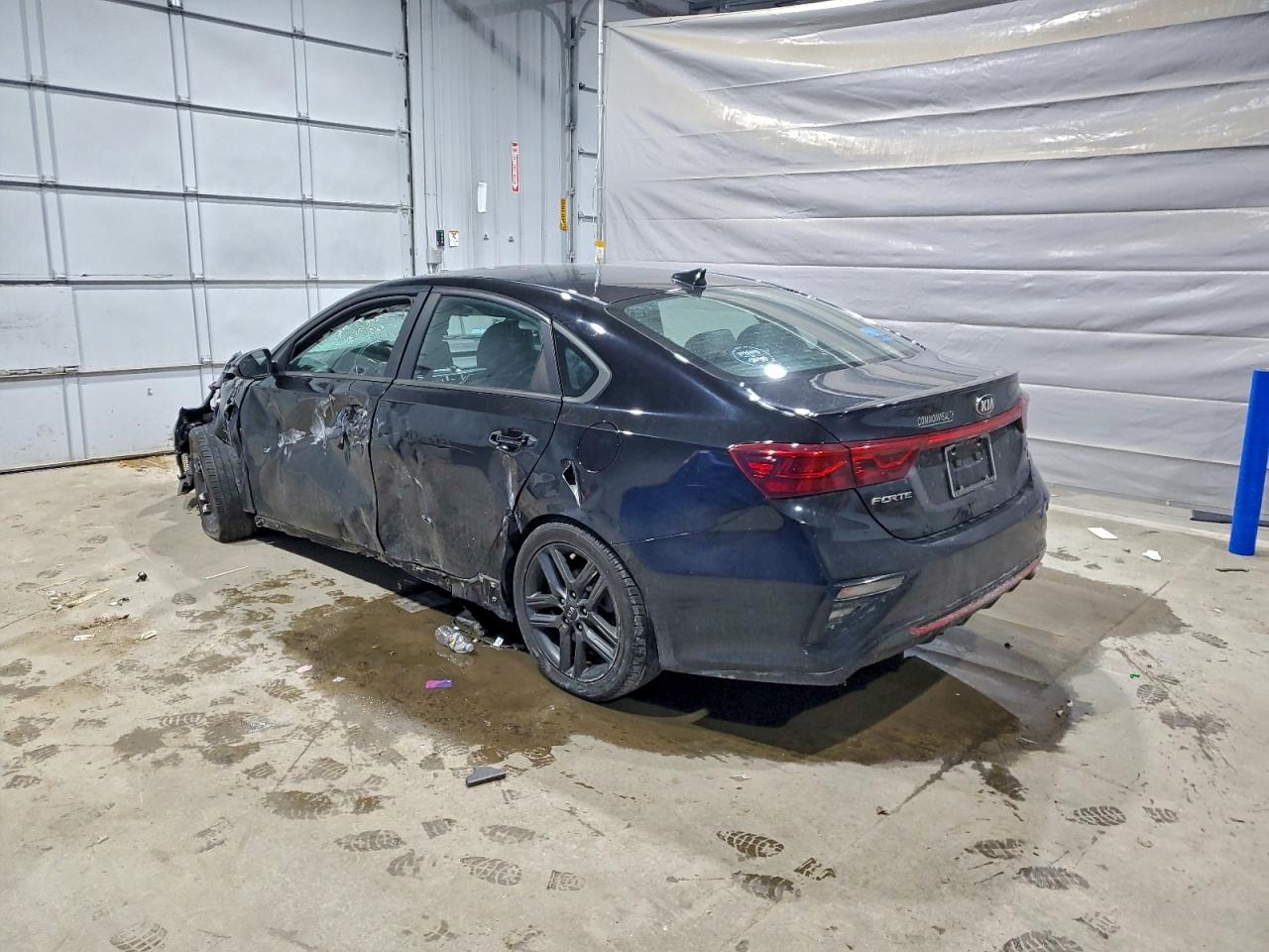 2021 KIA FORTE GT LINE photo 2