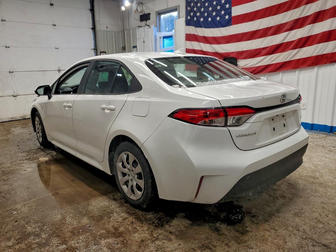 2024 TOYOTA COROLLA LE photo 2