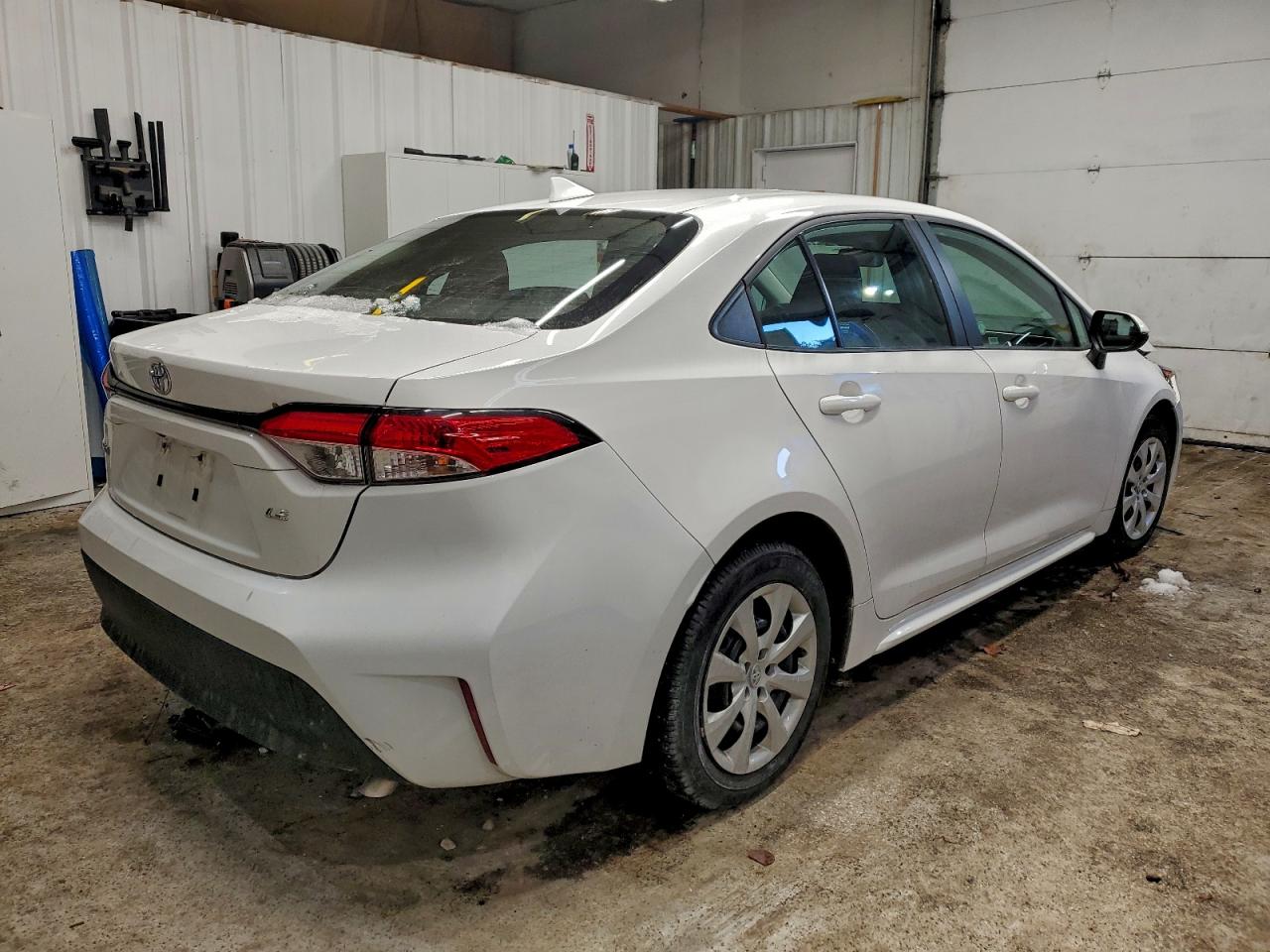 2024 TOYOTA COROLLA LE photo 3