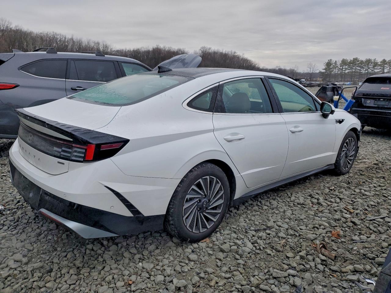 2024 HYUNDAI SONATA HYBRID photo 3