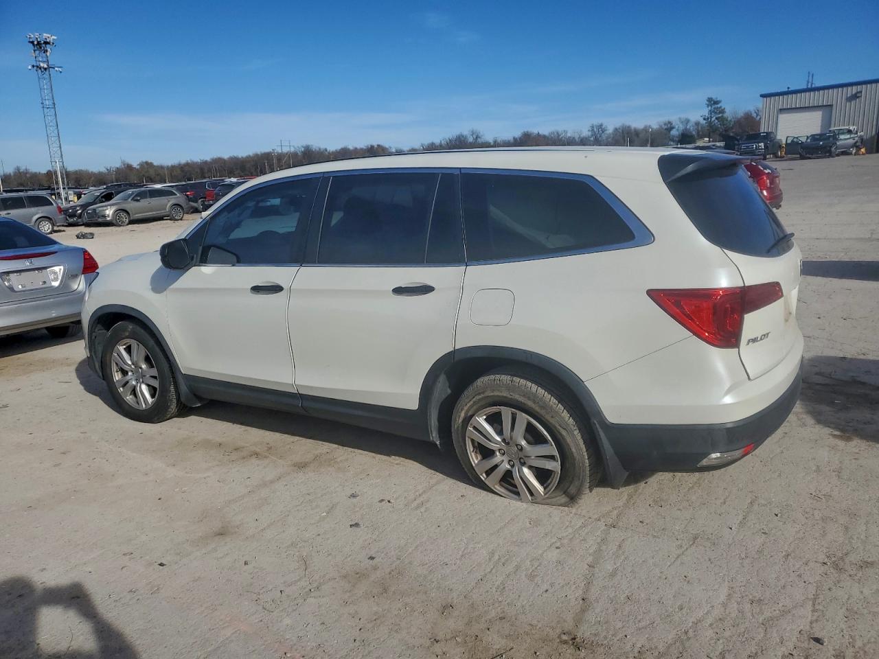 2016 HONDA PILOT LX photo 2