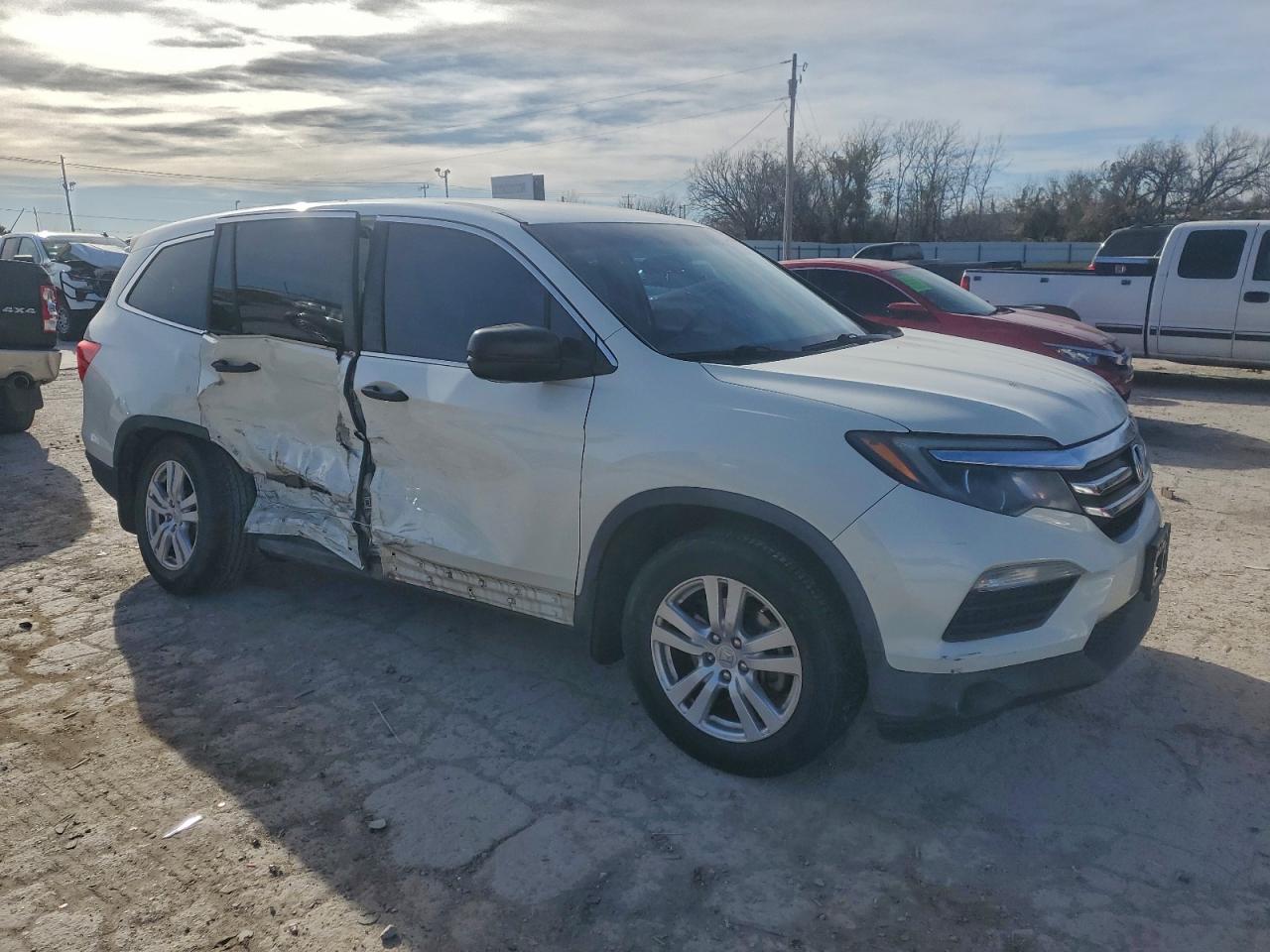 2016 HONDA PILOT LX photo 4