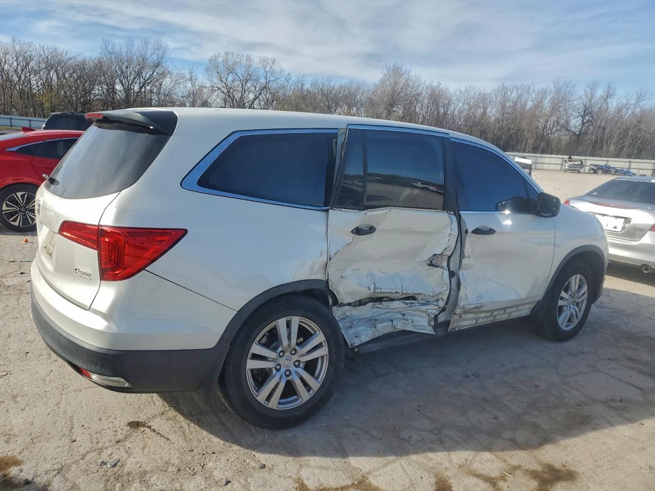 2016 HONDA PILOT LX photo 3