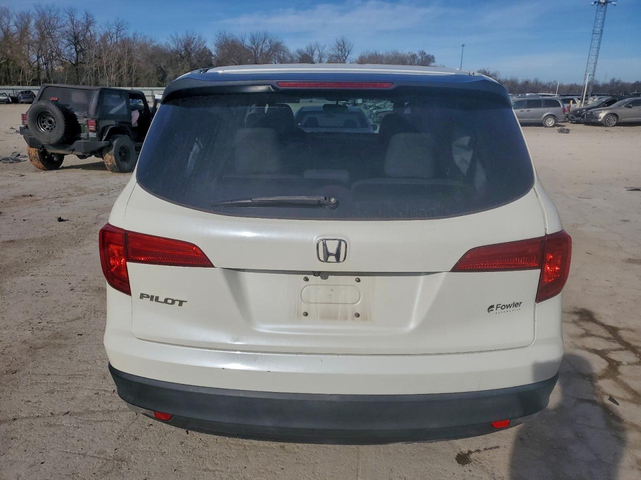 2016 HONDA PILOT LX photo 6