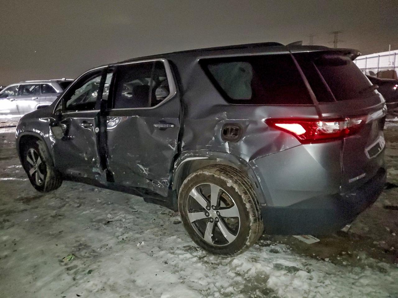 2019 CHEVROLET TRAVERSE LT photo 2