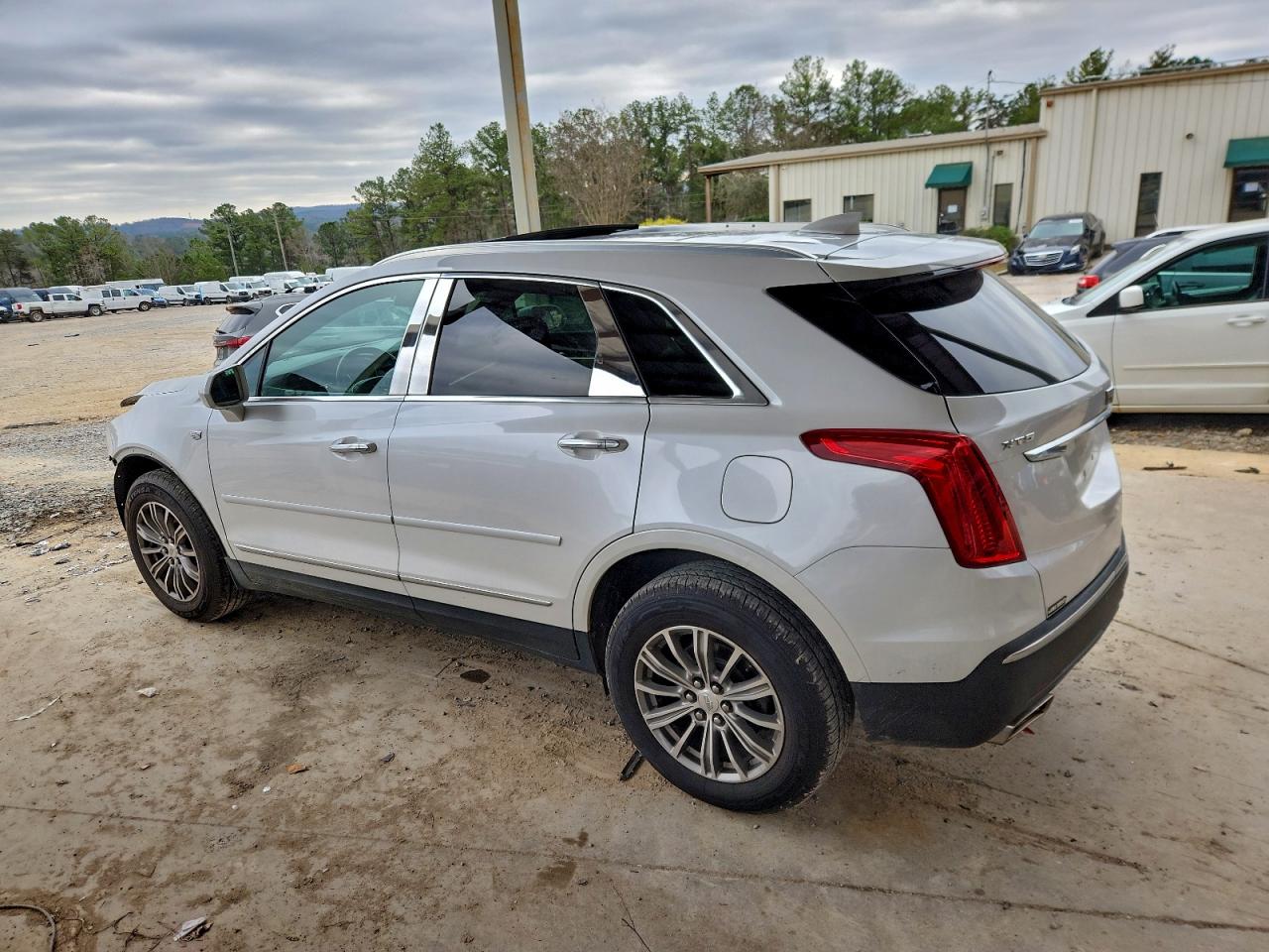 2017 CADILLAC XT5 LUXURY photo 2