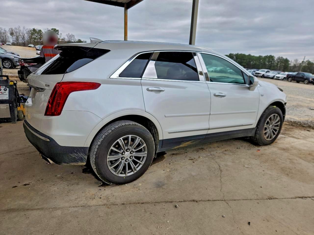 2017 CADILLAC XT5 LUXURY photo 3