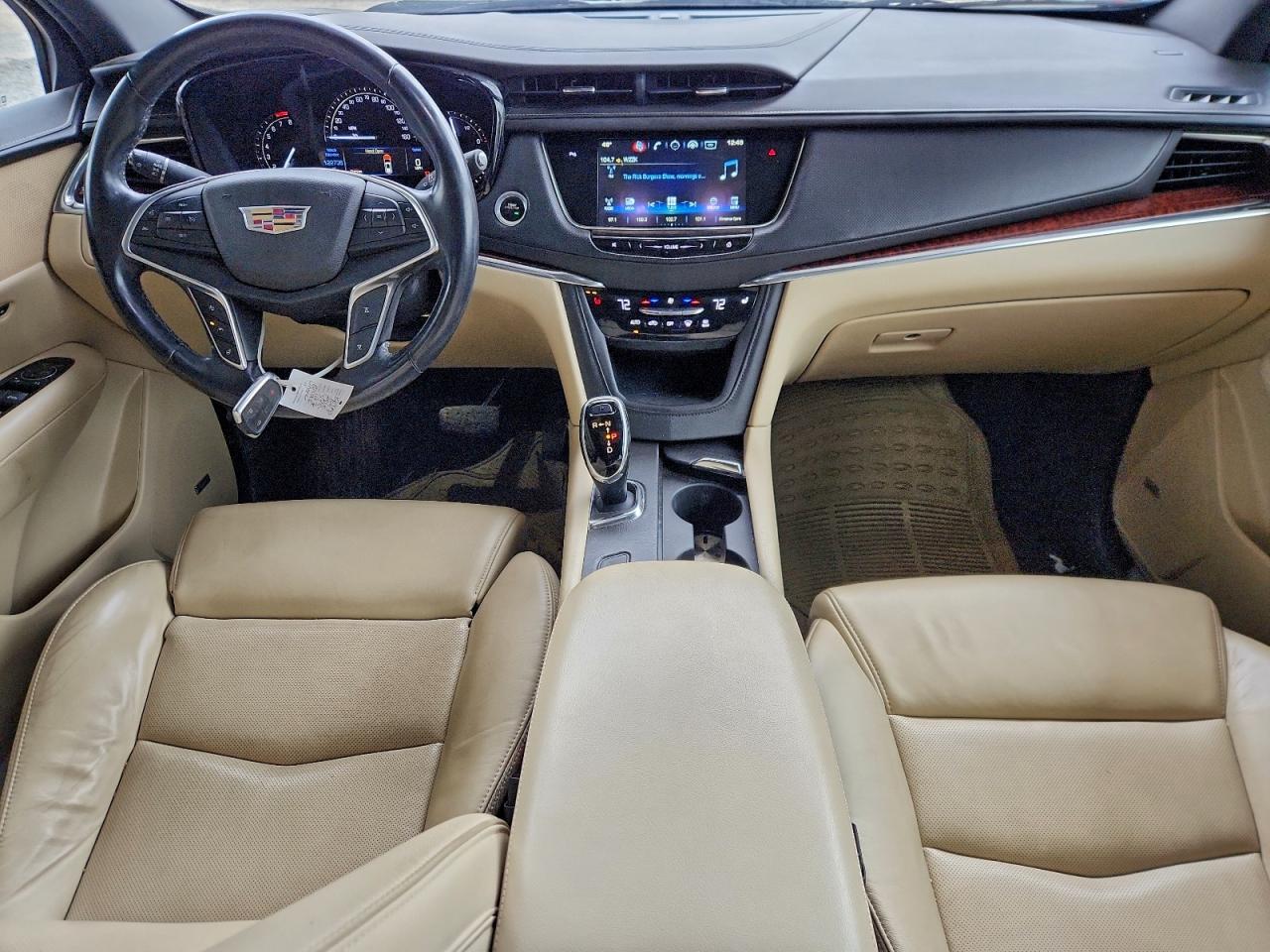 2017 CADILLAC XT5 LUXURY photo 8