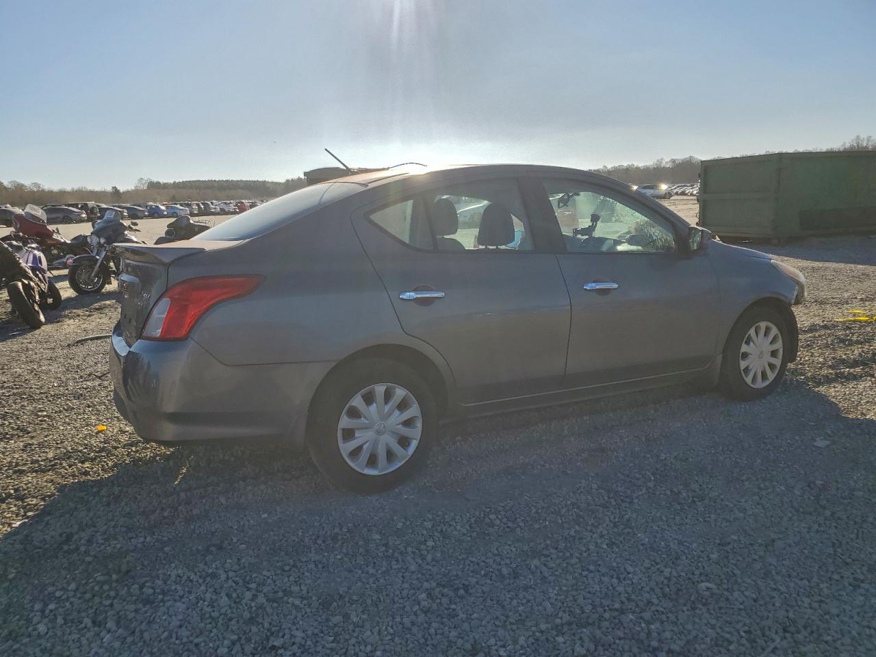 2018 NISSAN VERSA S photo 3