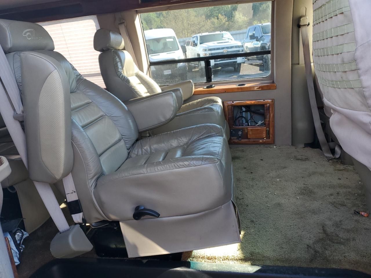 2002 GMC SAVANA RV G1500 photo 21