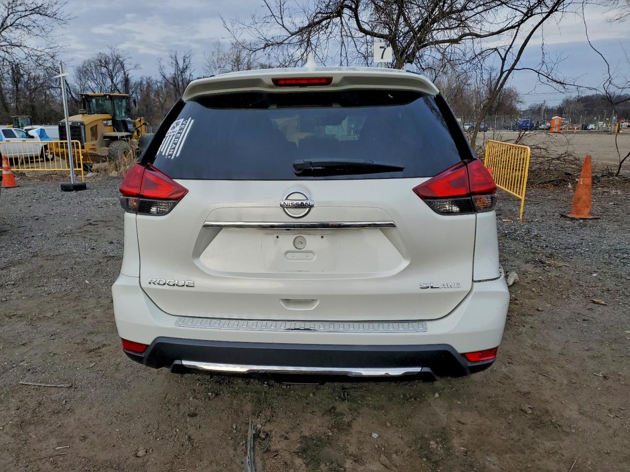 2017 NISSAN ROGUE SV photo 6