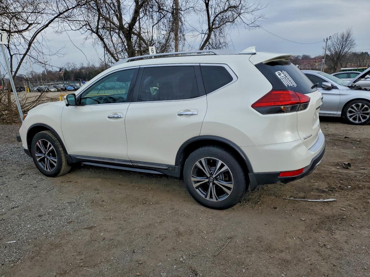 2017 NISSAN ROGUE SV photo 2