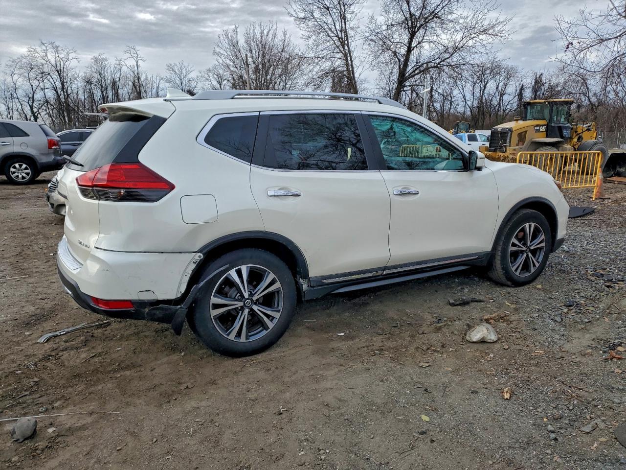 2017 NISSAN ROGUE SV photo 3