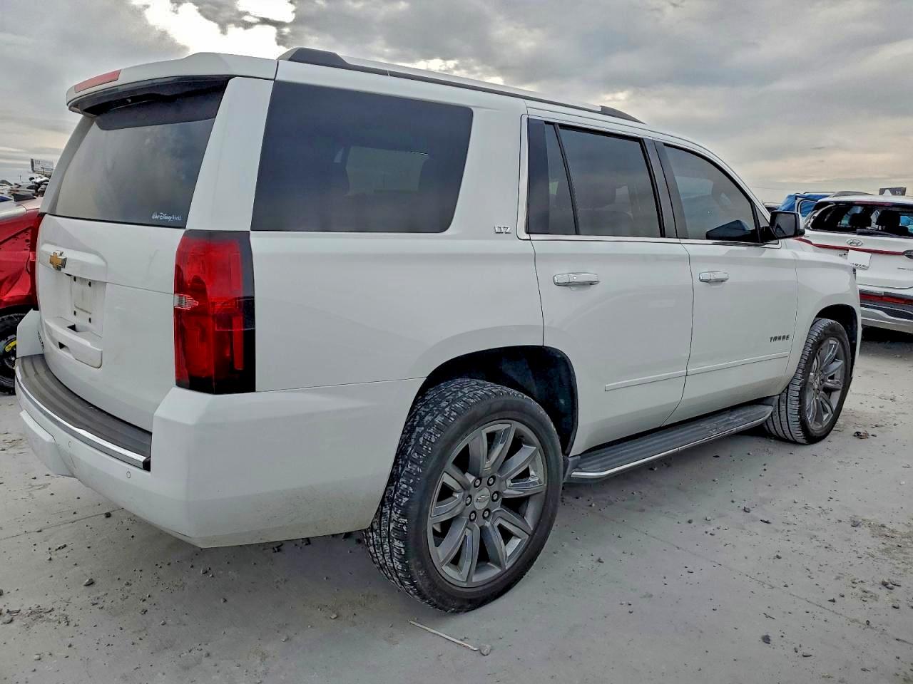 2016 CHEVROLET TAHOE K1500 LTZ photo 3