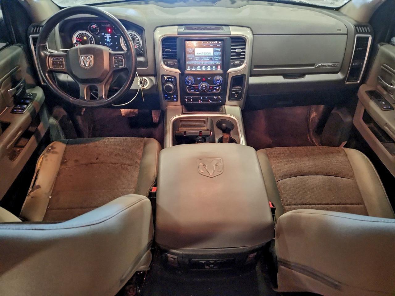 2017 RAM 1500 SLT photo 8