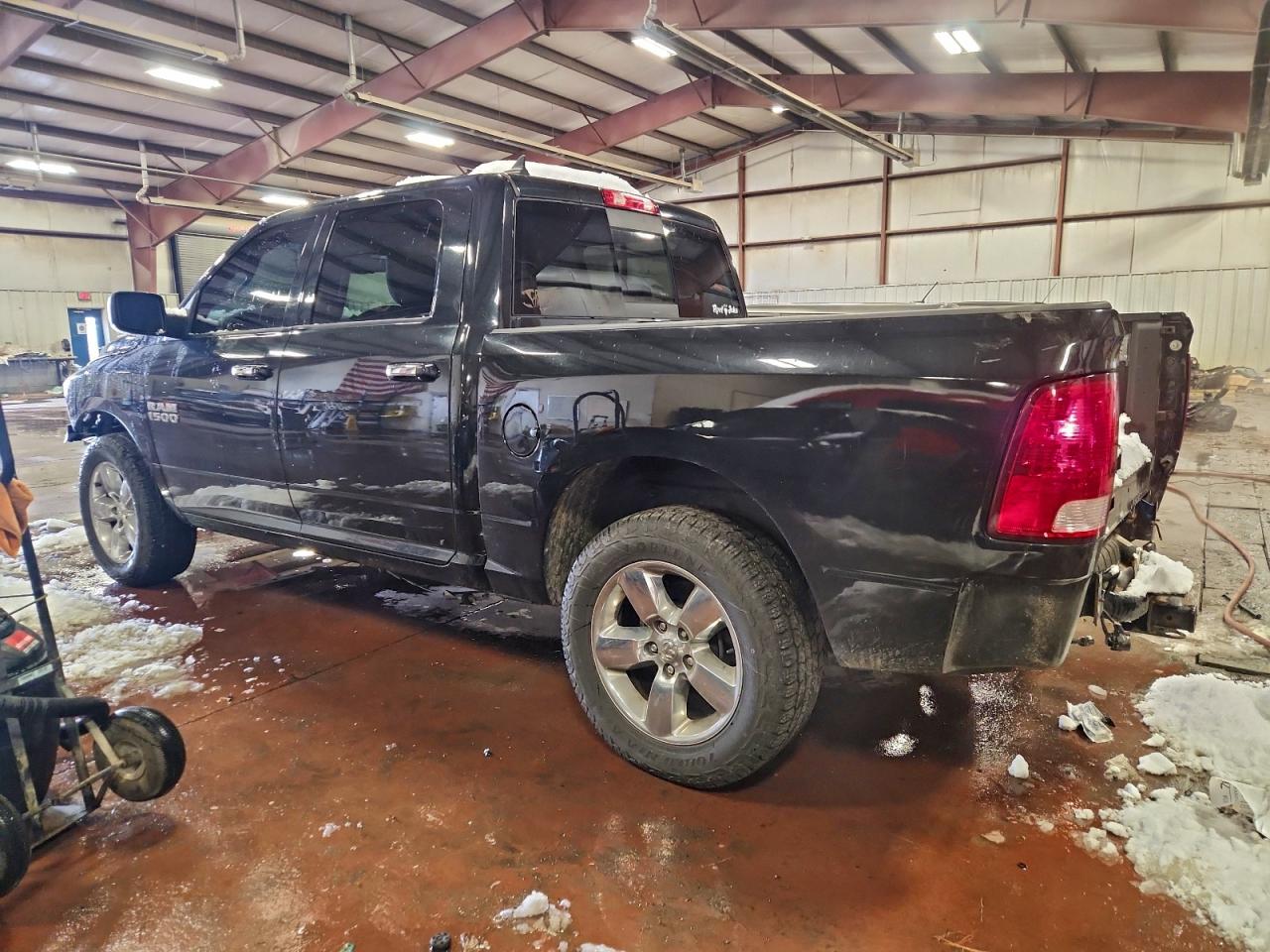 2017 RAM 1500 SLT photo 2