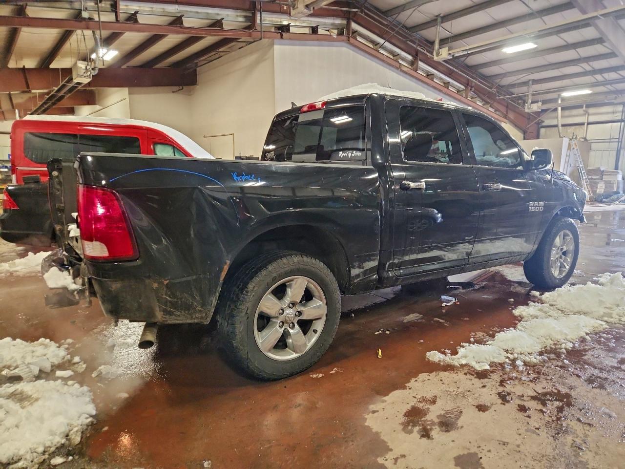 2017 RAM 1500 SLT photo 3