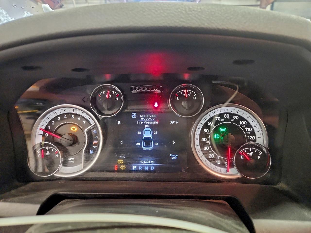 2017 RAM 1500 SLT photo 9