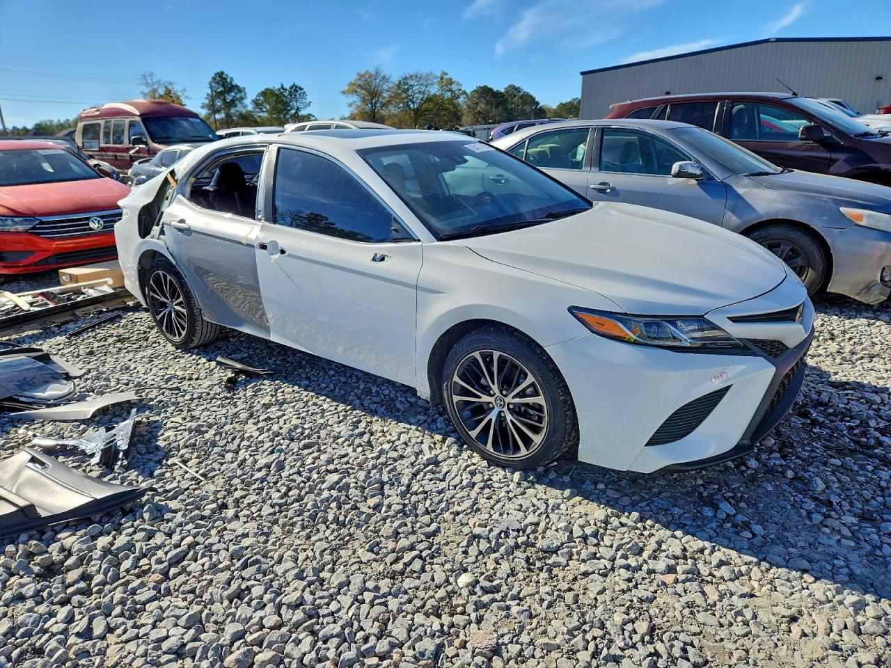 2020 TOYOTA CAMRY SE photo 4
