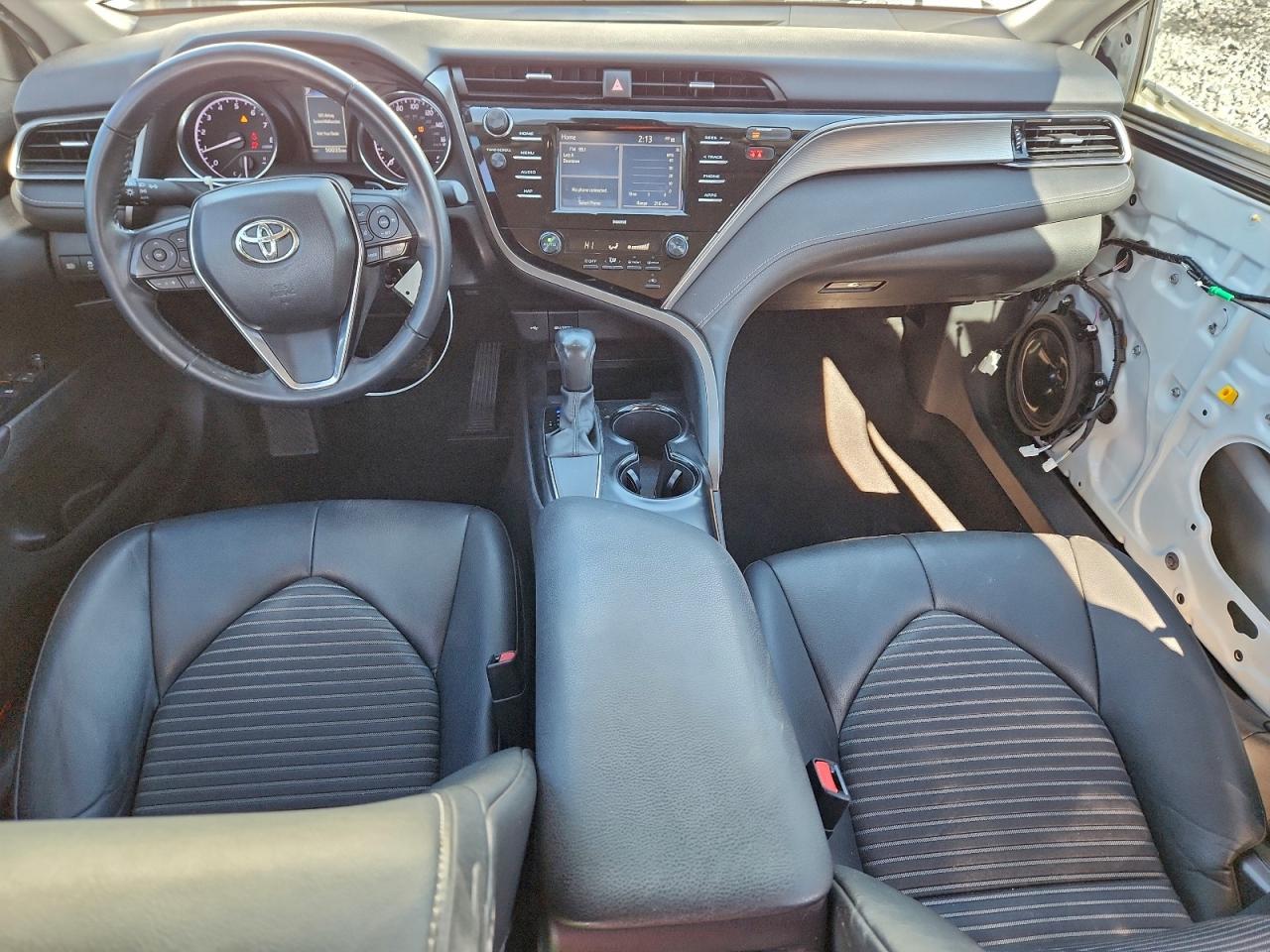 2020 TOYOTA CAMRY SE photo 8