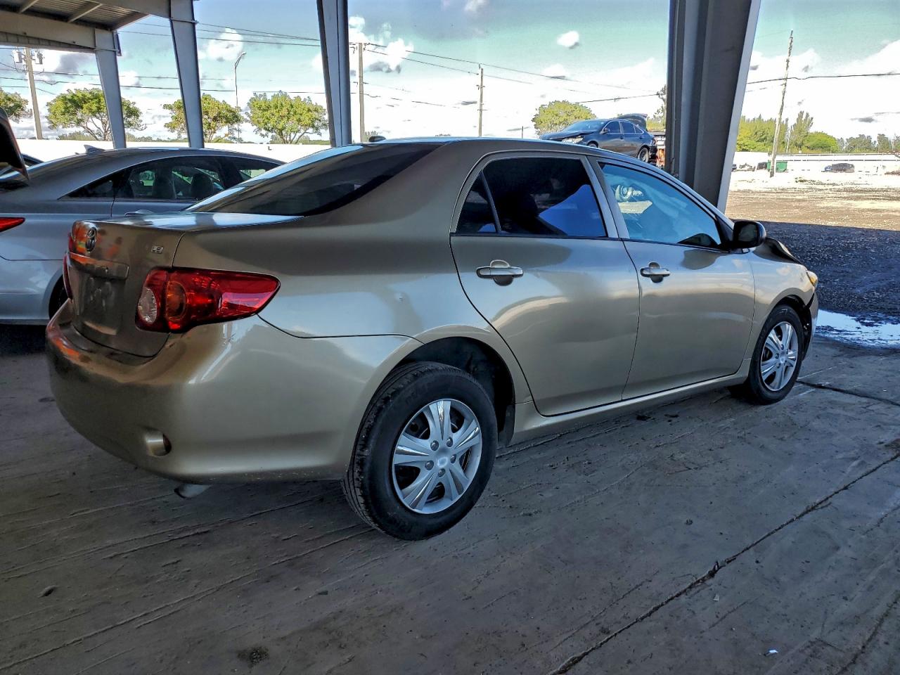 2010 TOYOTA COROLLA BASE photo 3