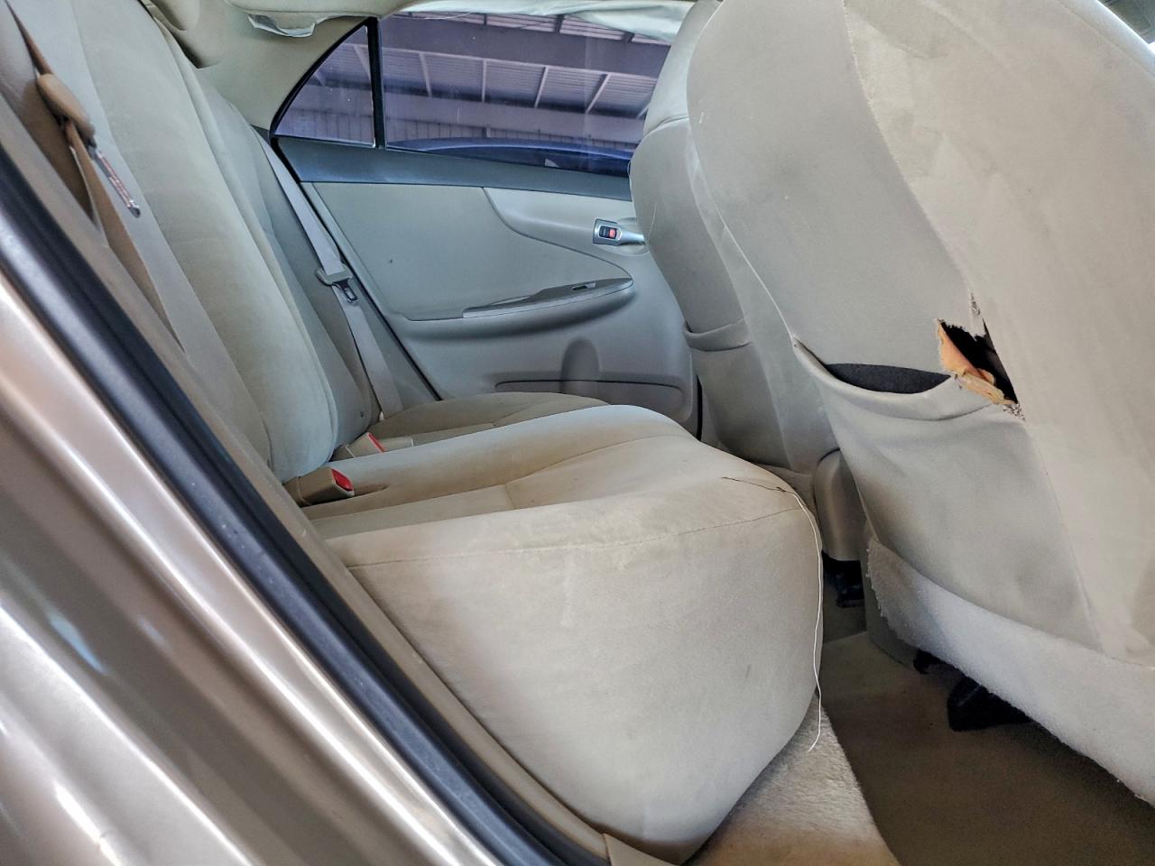 2010 TOYOTA COROLLA BASE photo 11