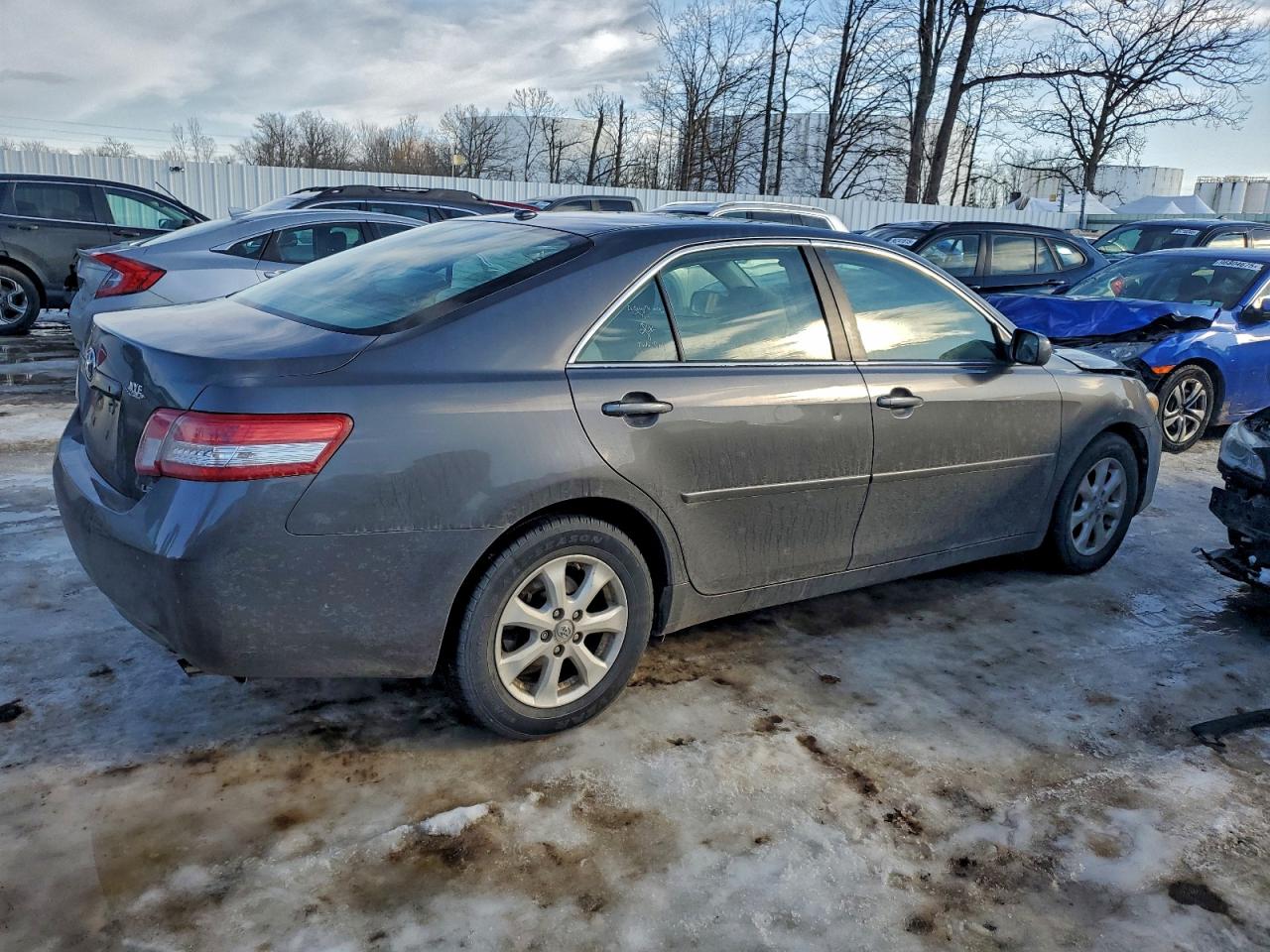 2011 TOYOTA CAMRY LE photo 3