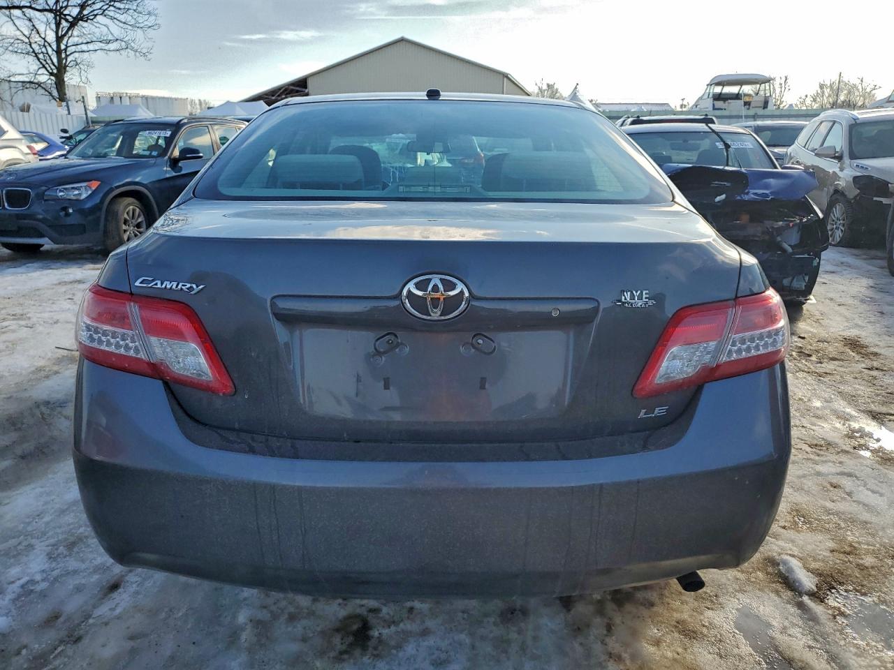 2011 TOYOTA CAMRY LE photo 6
