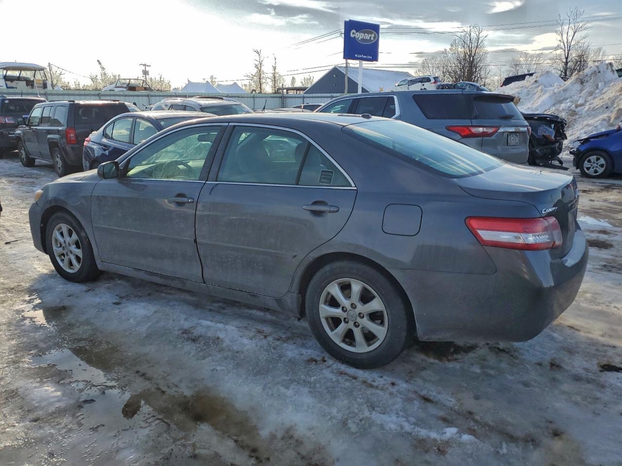 2011 TOYOTA CAMRY LE photo 2