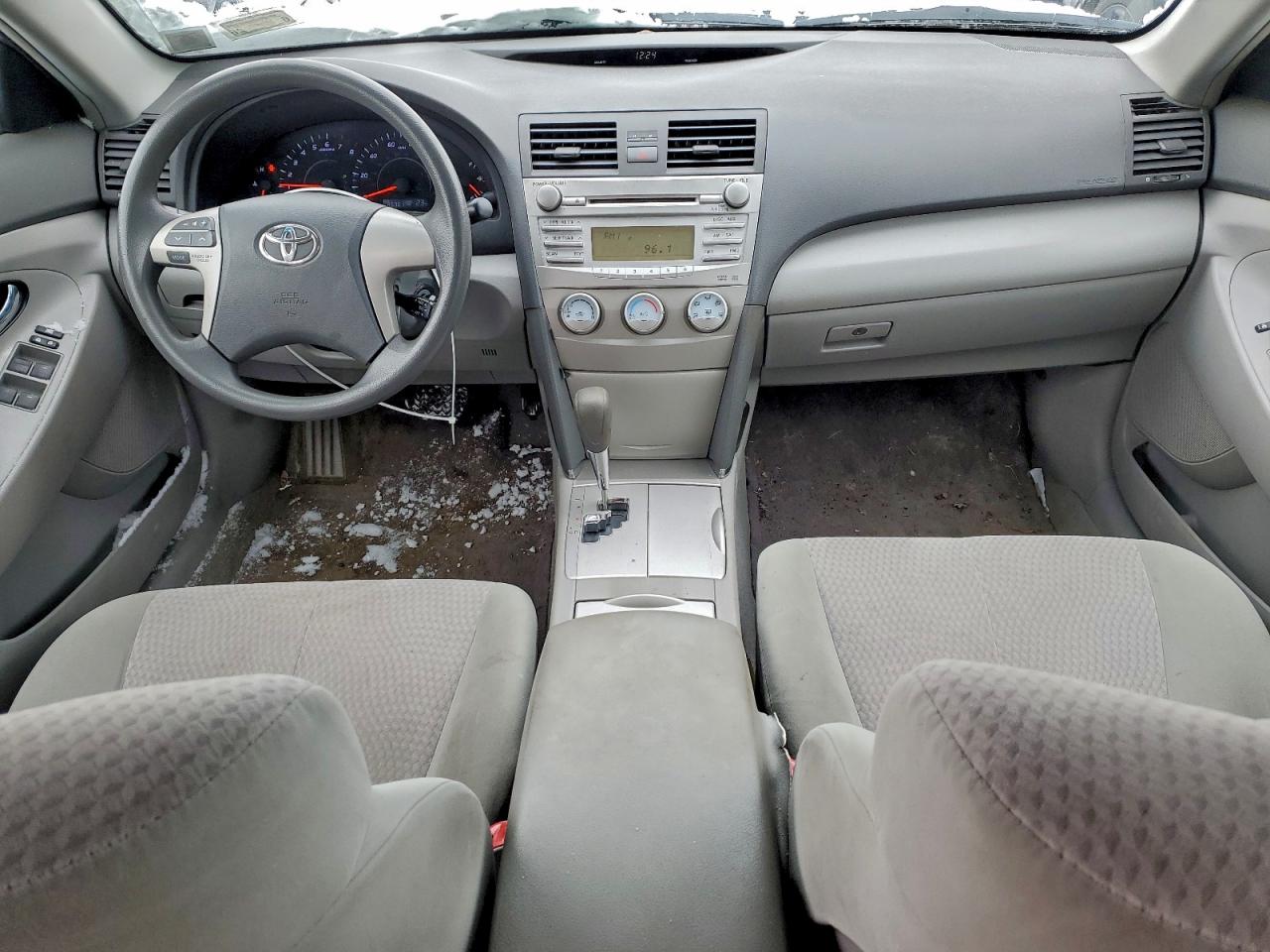 2011 TOYOTA CAMRY LE photo 8