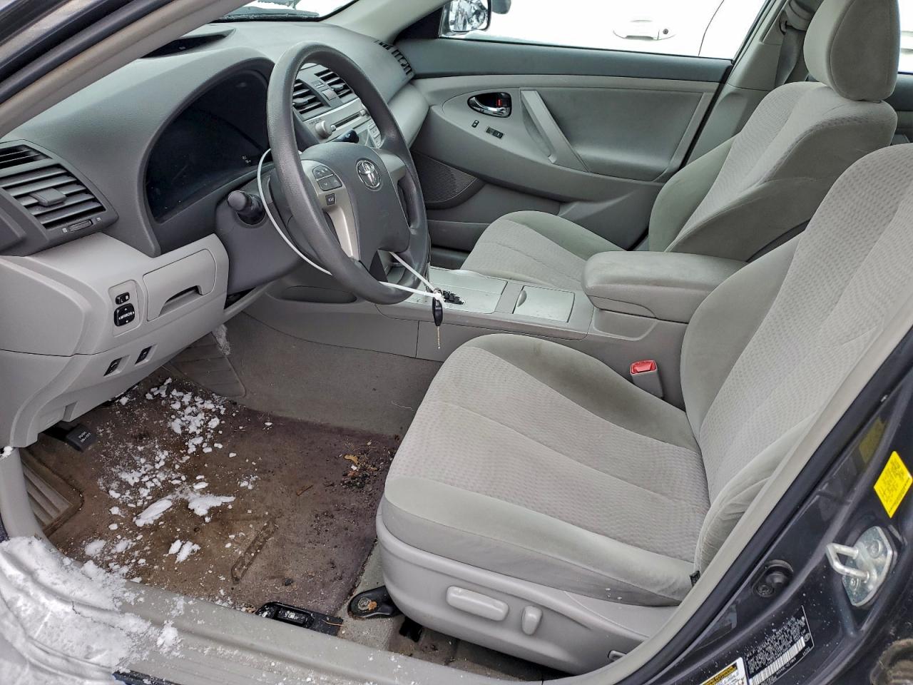 2011 TOYOTA CAMRY LE photo 7