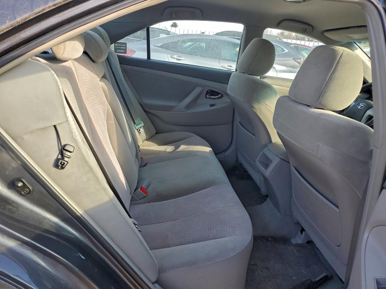 2011 TOYOTA CAMRY LE photo 10