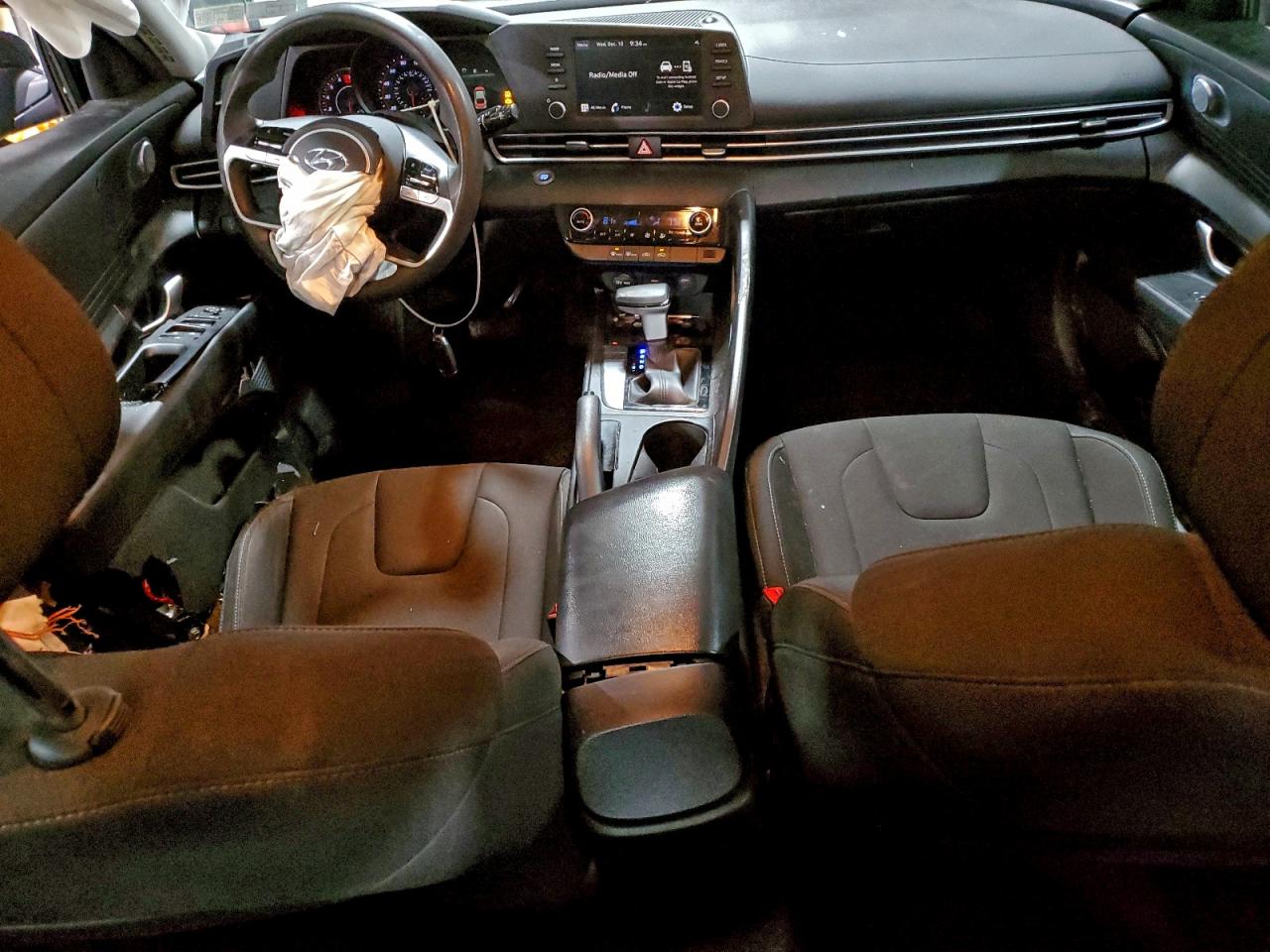2023 HYUNDAI ELANTRA SEL photo 8