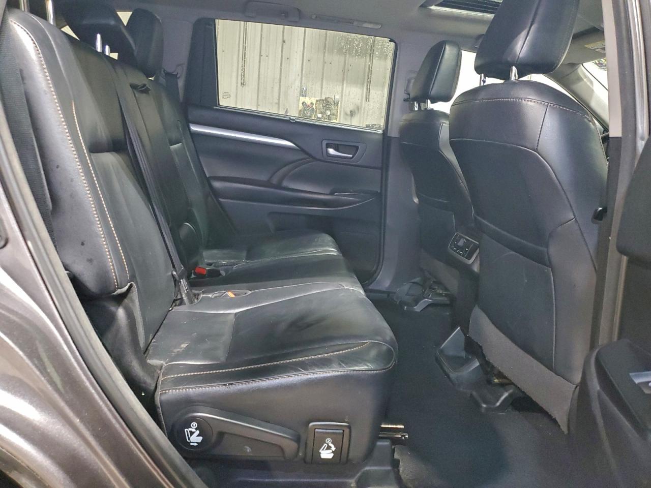 2018 TOYOTA HIGHLANDER SE photo 11