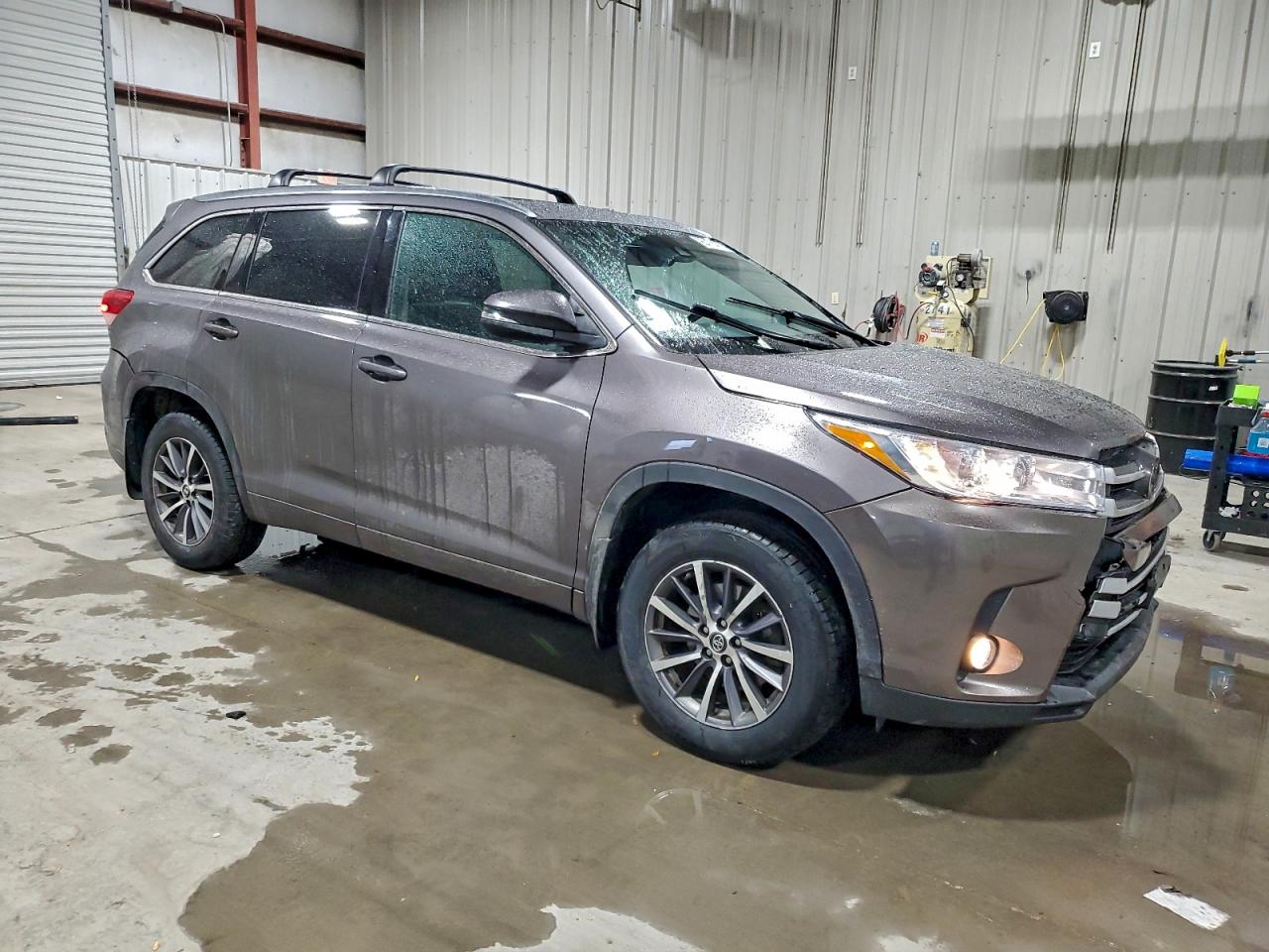 2018 TOYOTA HIGHLANDER SE photo 4