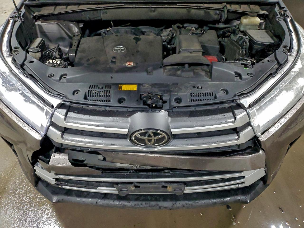 2018 TOYOTA HIGHLANDER SE photo 12